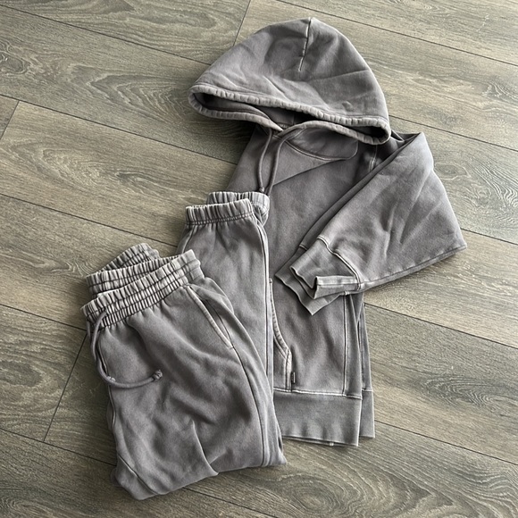 ARITZIA- Tna Boyfriend Hoodie - Picture 5 of 5